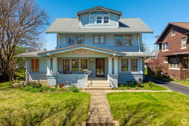 There are many beautiful craftsman style homes in the Northside neighborhood.