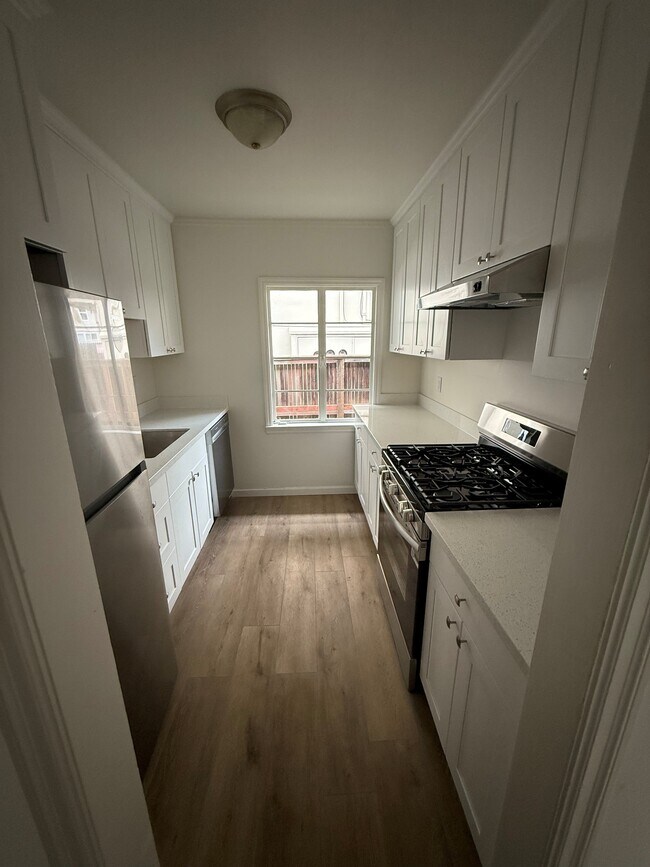 1114 Capuchino Ave, Burlingame, CA 94010 - photo 3