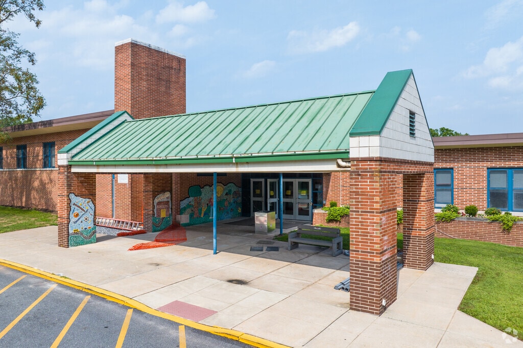 The teachers at Robeson Elementary Center receive an A+ grade from niche.com.