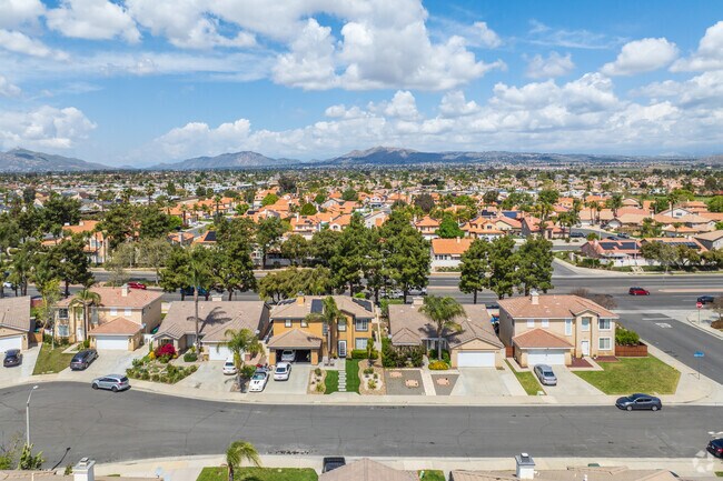 Victoriano is intersected by Iris Ave, which is the main thoroughfare through the neighborhood.