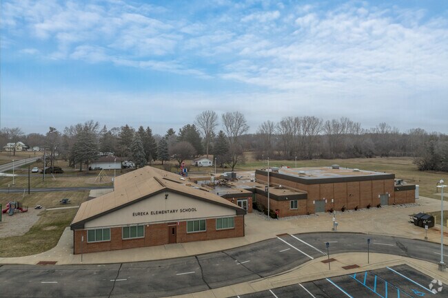 The front entrance of Eureka Elementary School.