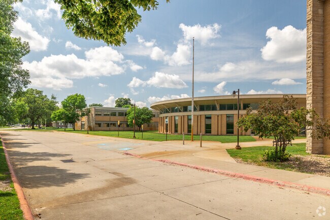 Great educational courses are available at Columbus Middle School in Columbus.