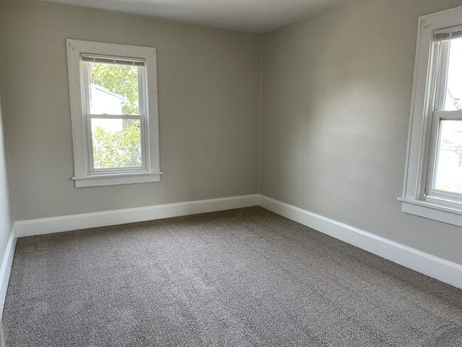 556 1/2 Maple St, Mansfield, OH 44906 - photo 3