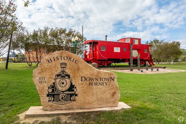 Shop, dine, and unwind in the heart of Forney at its  historic downtown district.