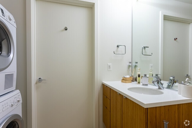 Studio, 1BA - 538 SF