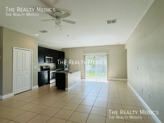 1417 Swan Ct, Kissimmee, FL 34759 - photo 5