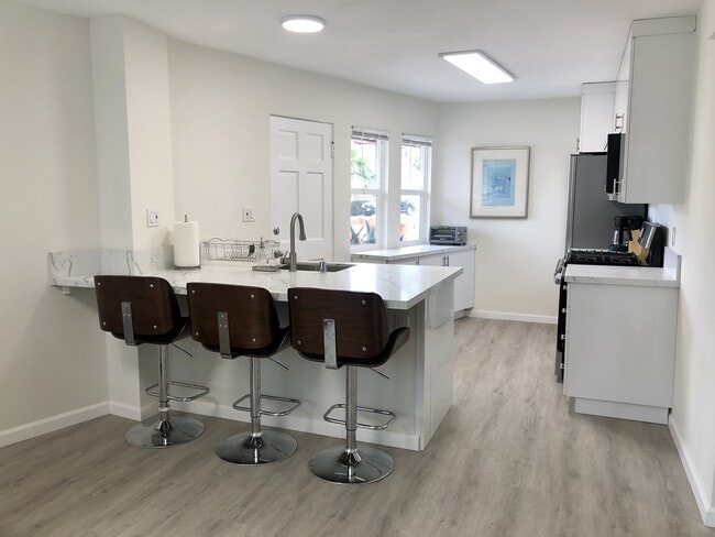 755 Windemere Ct, San Diego, CA 92109 - photo 5