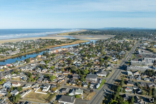 Woodland Parks vicinity to the ocean and nearby Seaside make Woodland Park an excellent option.