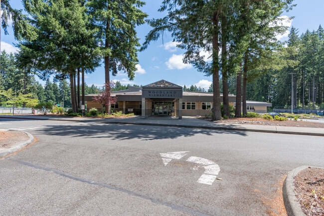 Woodland Elementary School has a 16:1 student-teacher ratio in Lacey WA.