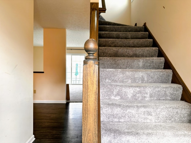 33168 Beverly Ln, Avon Lake, OH 44012 - photo 3