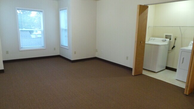 154 S Franklin St, Whitewater, WI 53190 - photo 2