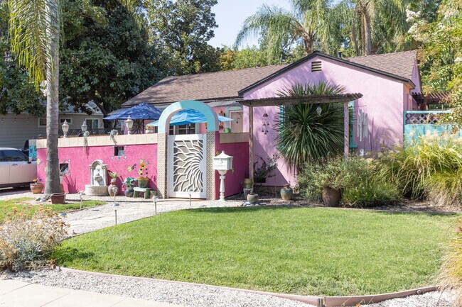 Many expressions of color and style in Cherry Glen.