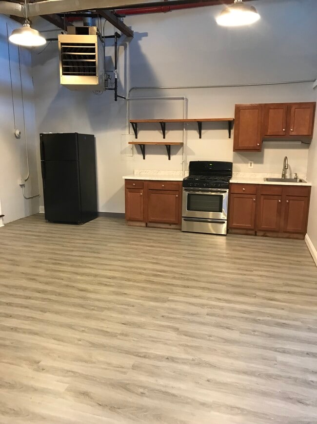 464 Pratt Street Extension unit 303, Meriden, CT 06450 - photo 2