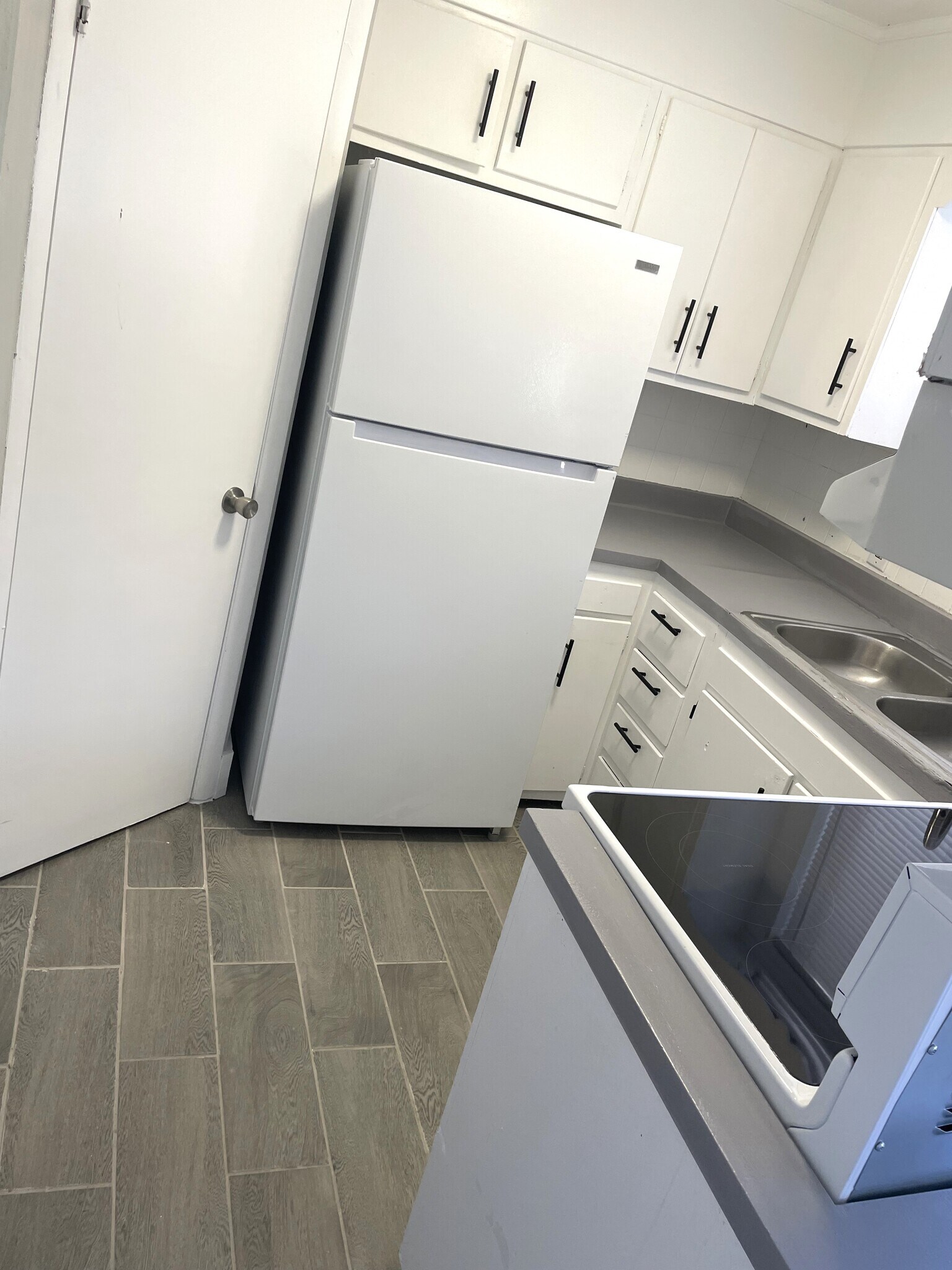 Avera Ave Apartments, Winston Salem, NC 27106 - photo 1