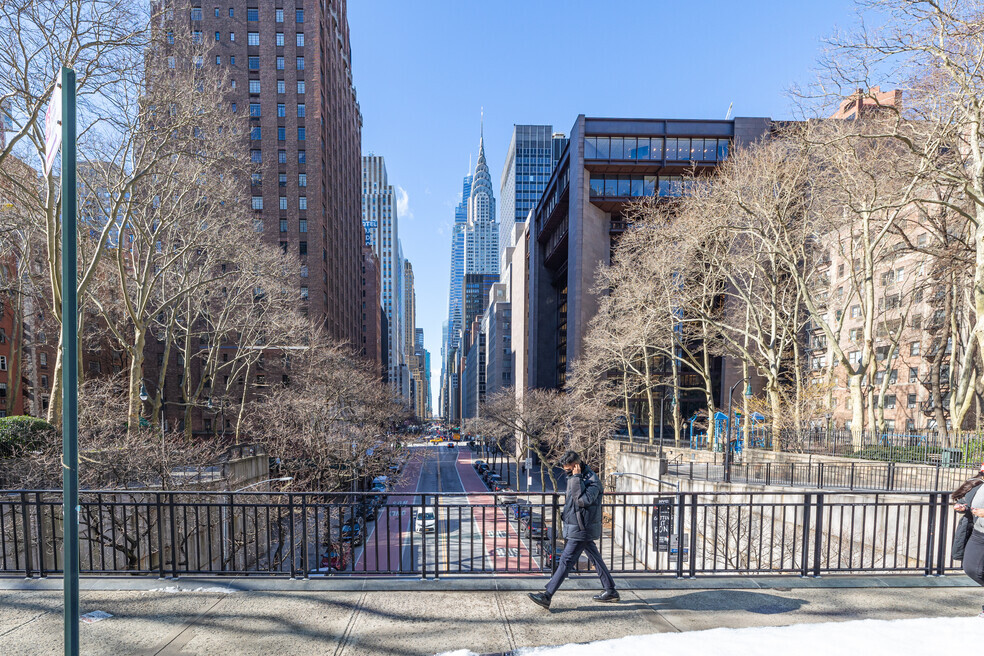 About One United Nations Park, New York NY | HOAs, Reviews, Amenities -  Homes.com