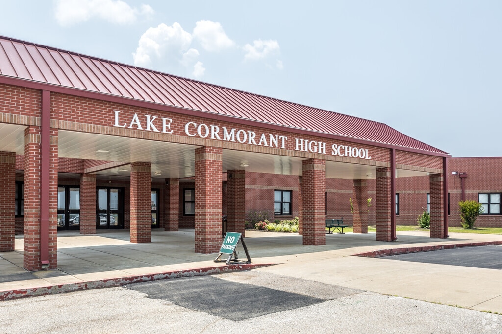 Lake Cormorant High School home of The Gators serves students in Desoto County.
