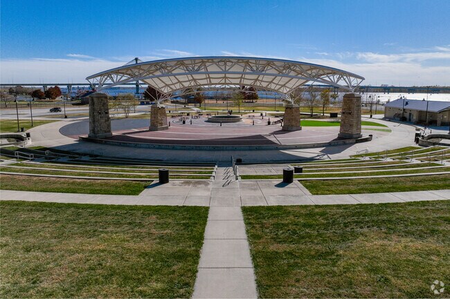 Catch a show at the Alton Amphitheater along the river front.