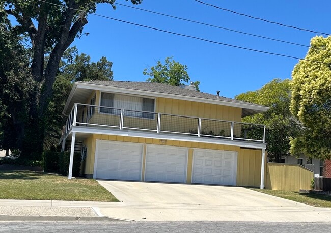 513 28th St unit 2Bed 1Bath Triplex A, Paso Robles, CA 93446 - photo 3