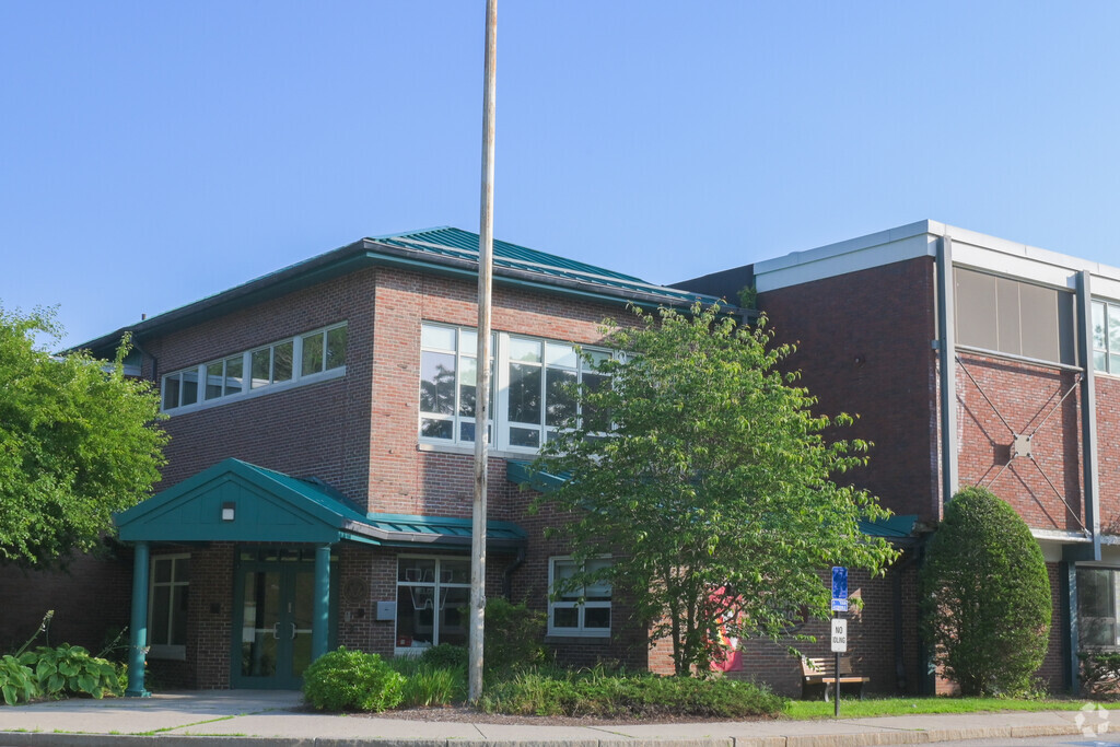 Academy Avenue Primary School can be found in Weymouth, Massachusetts
