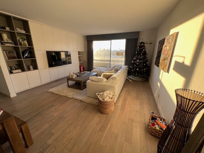 Westbury Terrace unit 601, Los Angeles, CA 90048 - photo 2