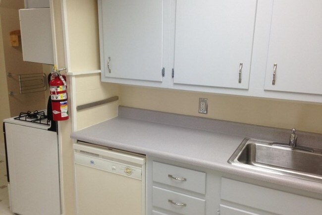 1211 E 9th St unit 1, Davenport, IA 52803 - photo 5