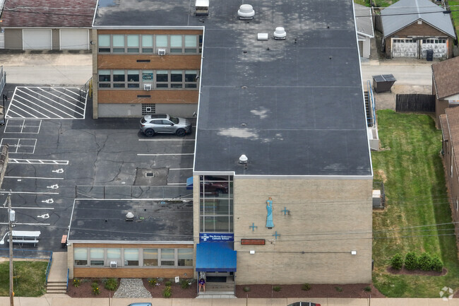 Divine Redeemer School has 129 students.