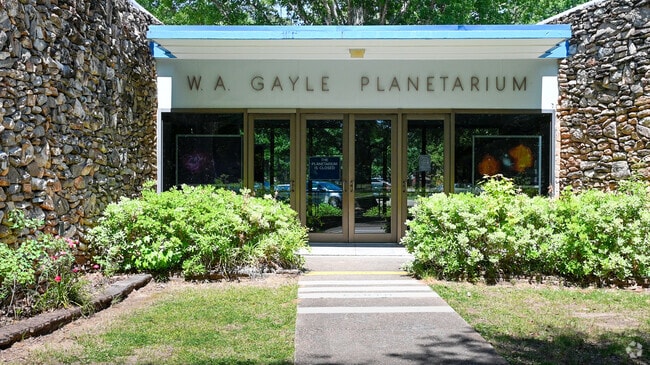 Highland Park has WA Gayle Planetarium where patrons can see the stars.