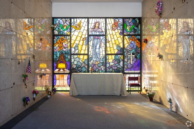 Houses of worship from multiple faiths and denominations are present in Morris Township.