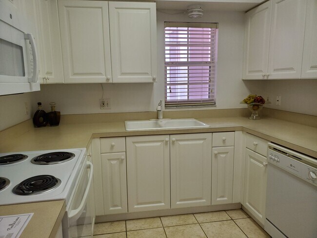 4202 Central Sarasota Pkwy unit 1211, Sarasota, FL 34238 - photo 4