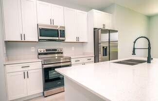 1103 Saint Tropez Ct, Kissimmee, FL 34759