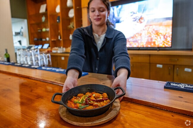 Maru Korean Bistro serves flavorful classic Korean cuisine near the Northpoint neighborhood.