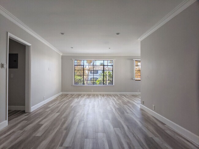 458 S Oakhurst Dr unit 1, Beverly Hills, CA 90212 - photo 2