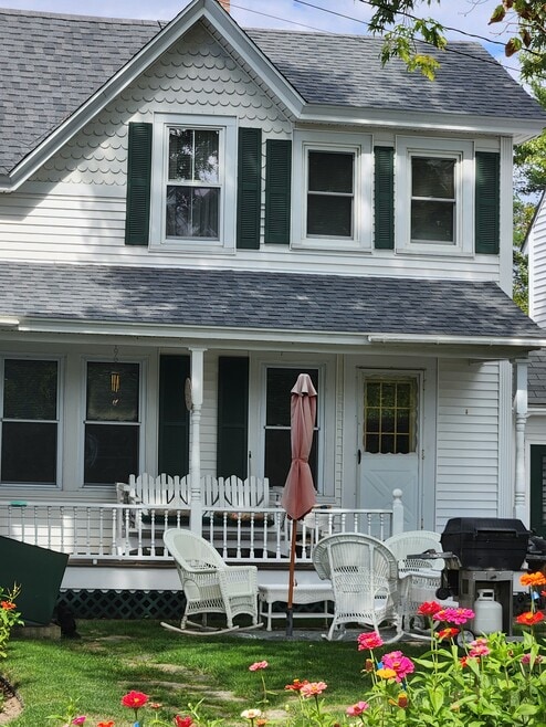 Kitchen,livingroom and porch