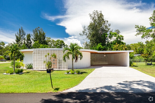 Unique and architecturally diverse homes can be seen in South Gate Ridge, including Mid-century.
