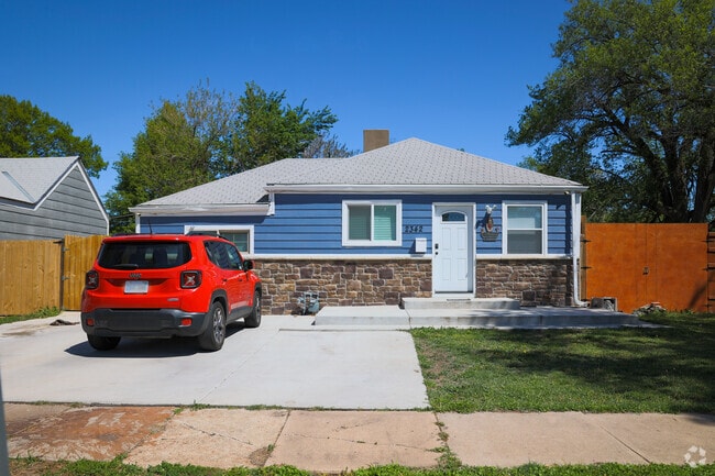 This home in Murdock/The Elms has beautiful stone built into the home.