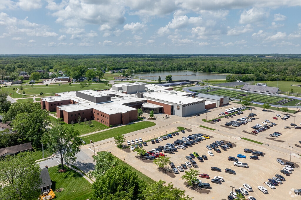 Mascoutah High School helps students prepare for higher education.