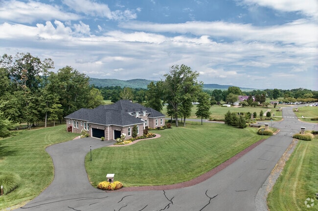 Many homes in Bull Run Estates are located next to golf courses.