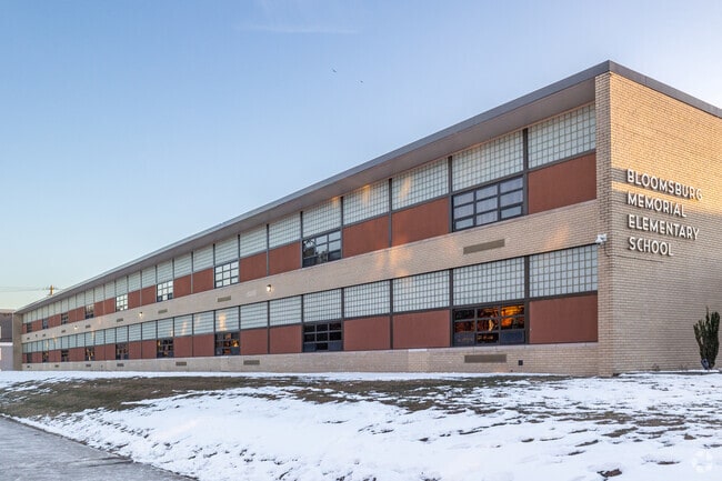 Memorial Elementary School has a student-teacher ratio of 11 to 1.