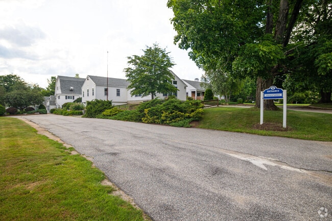 Shaker Road School in Concord NH, is a private school serving grades K-9.