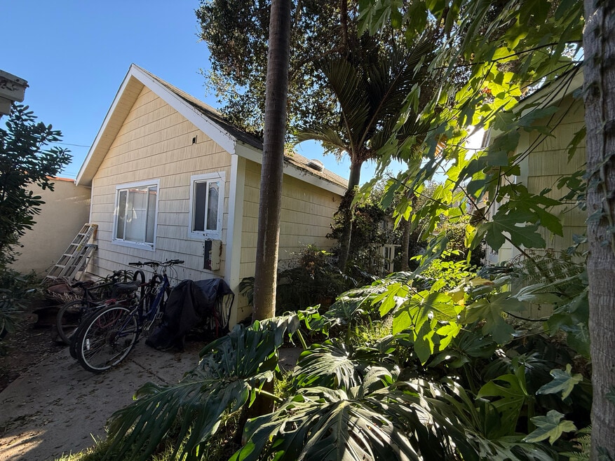 319 W Anapamu St, Santa Barbara, CA 93101 - photo 1