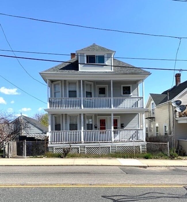 457 Admiral St Unit 1, Providence, RI 02908