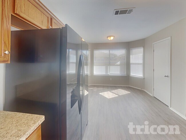 932 Crowder Dr, Crowley, TX 76036 - photo 6