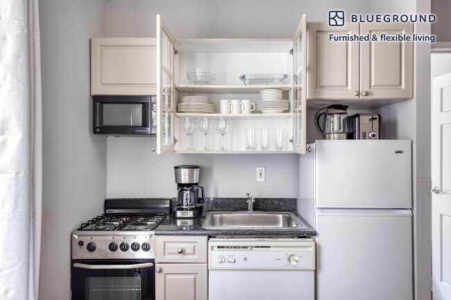 432 E 13th St unit FL2-ID923, New York, NY 10009 - photo 6