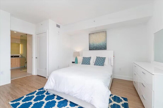 460 NE 5th St unit ID1040096P, Miami, FL 33132 - photo 6