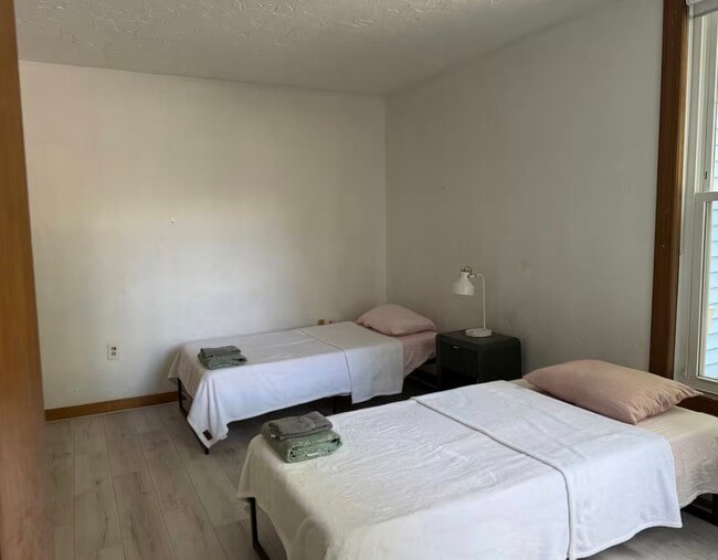 41 Hollywood St unit . 1, Worcester, MA 01610 - photo 5