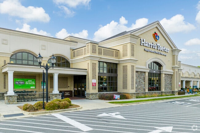 Berewick Town Center gives Eagle Lake residents access to top grocery brands like Harris Teeter.