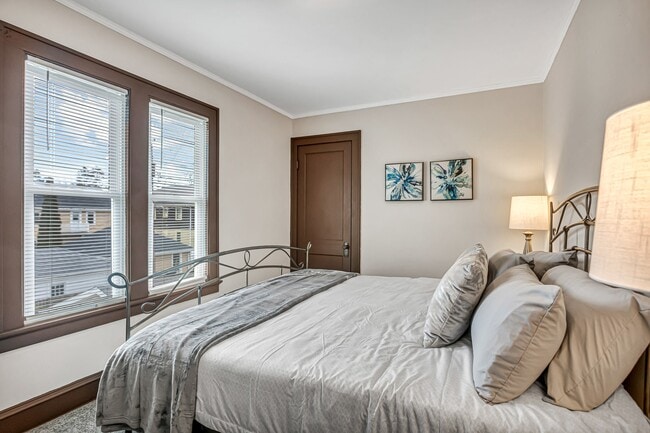 817 Bell Ave unit CDB Upper, Sheboygan, WI 53083 - photo 2