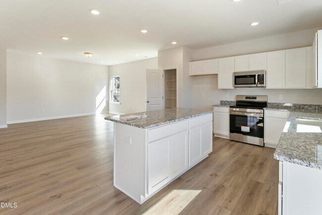 220 Courtside Dr, Dunn, NC 28334 - photo 6