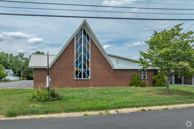 Adventist Christian School offers grades 3 through 8 for local residents.