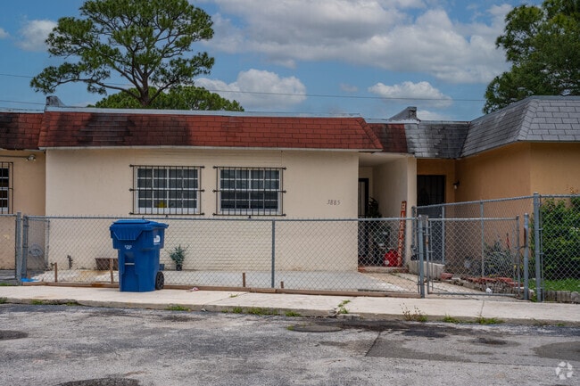 Townhomes are a popular home choice in Vista Verde.